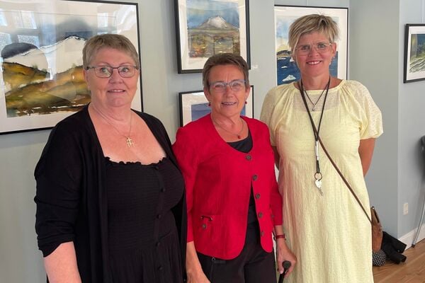 Inga Dóra, Birgitte og Halla umsjónarmaður Jónshúss